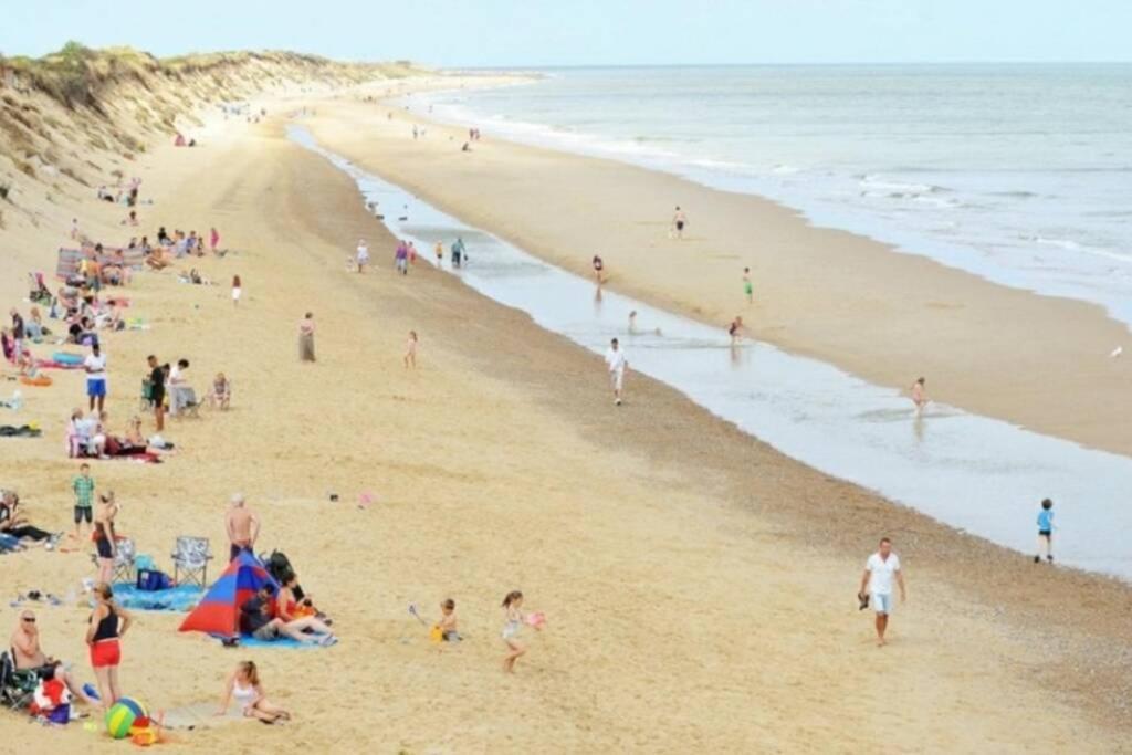 Cute Chalet Near The Beach Great Yarmouth Eksteriør billede